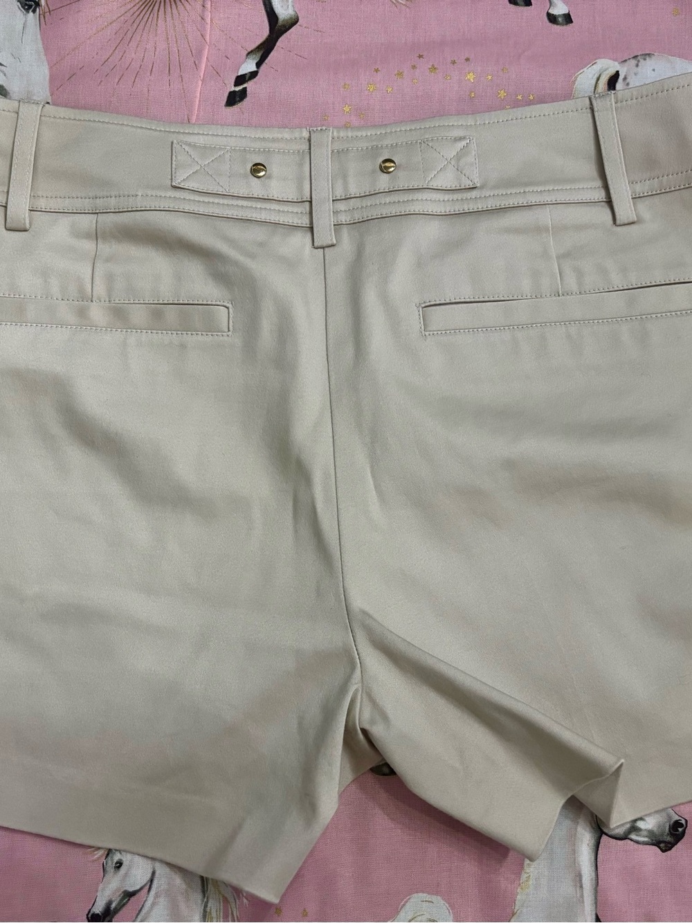 Cache Shorts, 12 - Picture 2 of 3